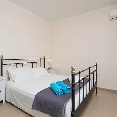 Sequoia Yellow Villa