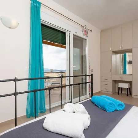 Sequoia Yellow Villa *