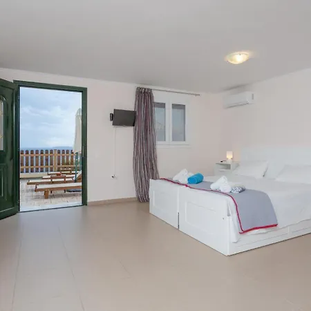 Sequoia Yellow Villa Barbati