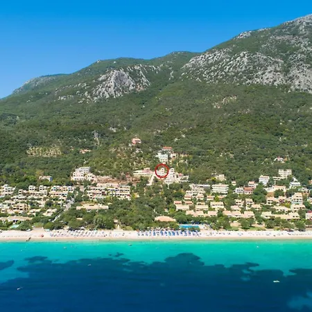 Sequoia Yellow Villa *