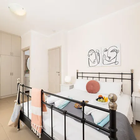 Sequoia Yellow Vila Barbati