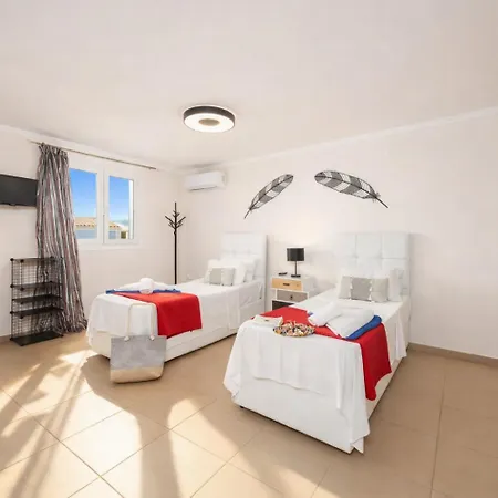 Sequoia Yellow Villa *