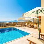 Sequoia Yellow Villa