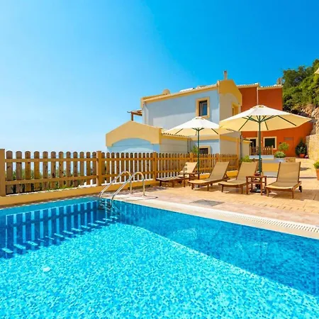 Villa Sequoia Yellow